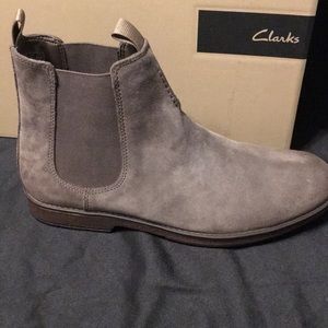 clarks hinman suede chelsea boots